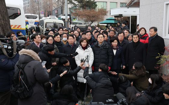 김재섭 "44명 관저 집합, 尹 개인 비호…다음엔 나가도, 안 나가도 욕먹어"