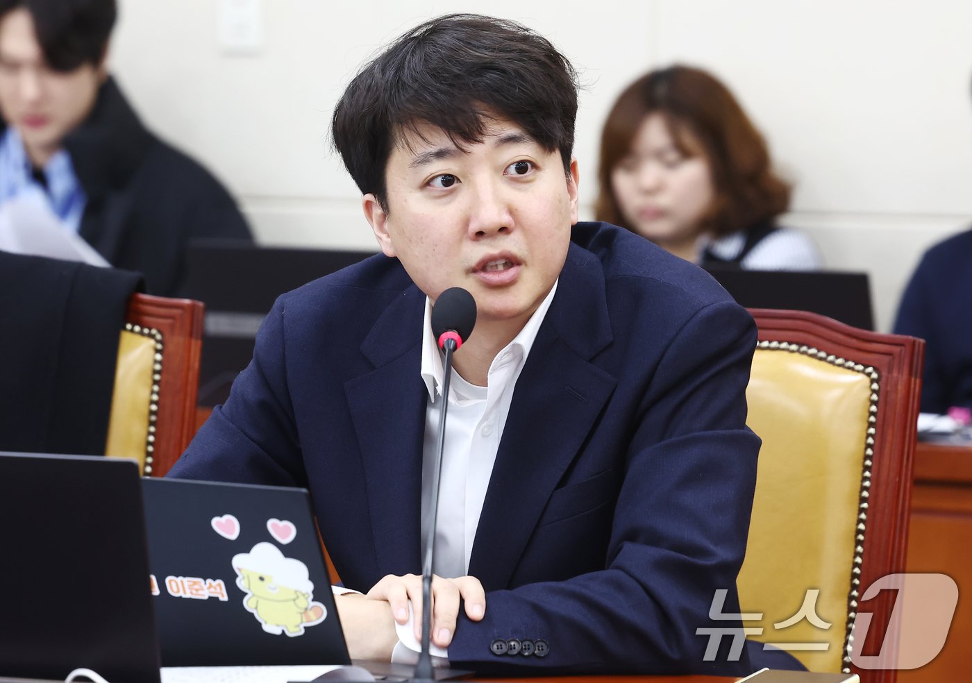 본문 이미지 - 이준석 개혁신당 의원이 6일 오후 서울 여의도 국회에서 열린 과학기술정보방송통신위원회 전체회의에서 질의하고 있다. 2025.1.6/뉴스1 ⓒ News1 김민지 기자