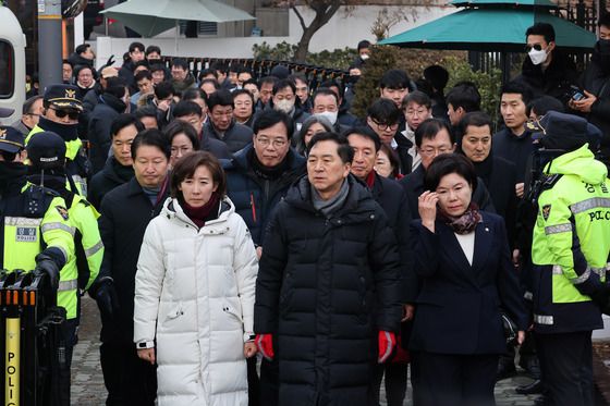 국힘 의원 44명 尹관저 집결…체포 가능성 줄자 철수(종합)