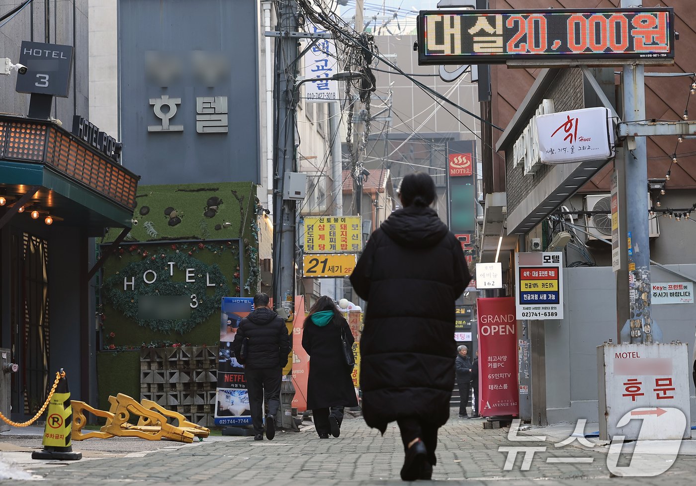 서울 종로구의 한 골목이 한산한 모습을 보이고 있다. /뉴스1 ⓒ News1 박정호 기자