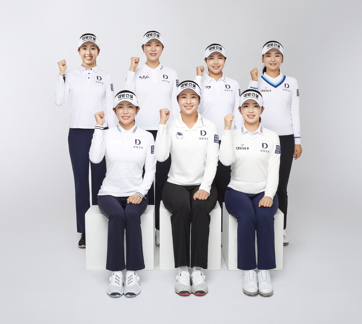 본문 이미지 - 2025시즌 대방건설 골프단 선수들. 2열 좌측부터 시계방향으로 노예림, 김민선7, 성유진, 주가인, 임진영, 이정은6, 현세린. (대홍기획 제공)