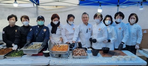 '참사 수습' 소방·경찰관들에게 안유성 명장, '나주곰탕' 대접