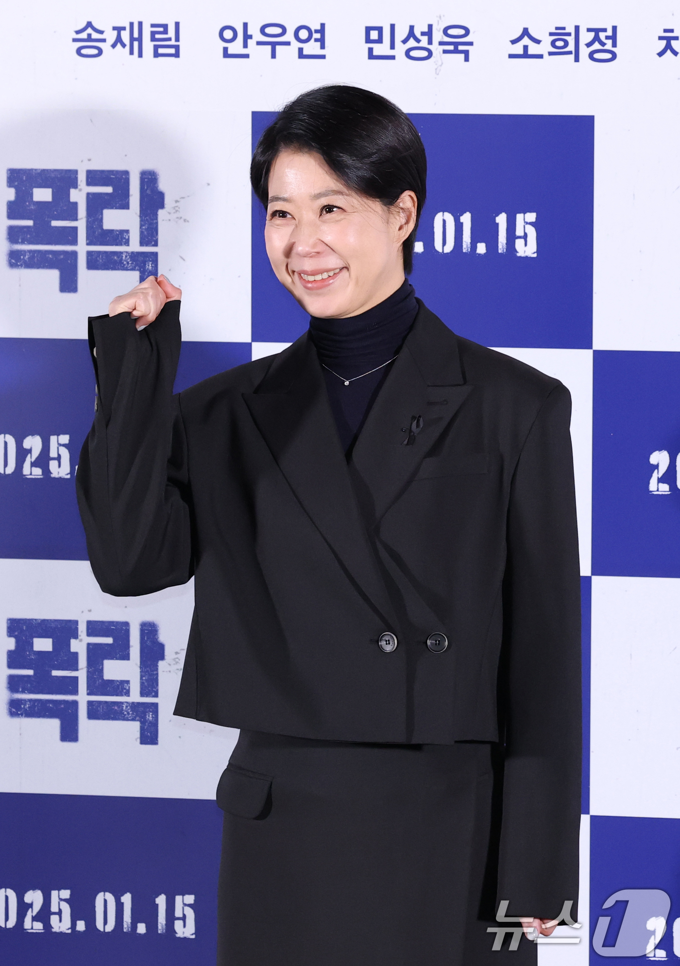 (서울=뉴스1) 권현진 기자 = 배우 소희정이 6일 서울 용산구 CGV에서 열린 영화 ‘폭락’ 언론시사회에 참석해 포즈를 취하고 있다.'폭락'은 2022년 50조 원의 증발로 전 …