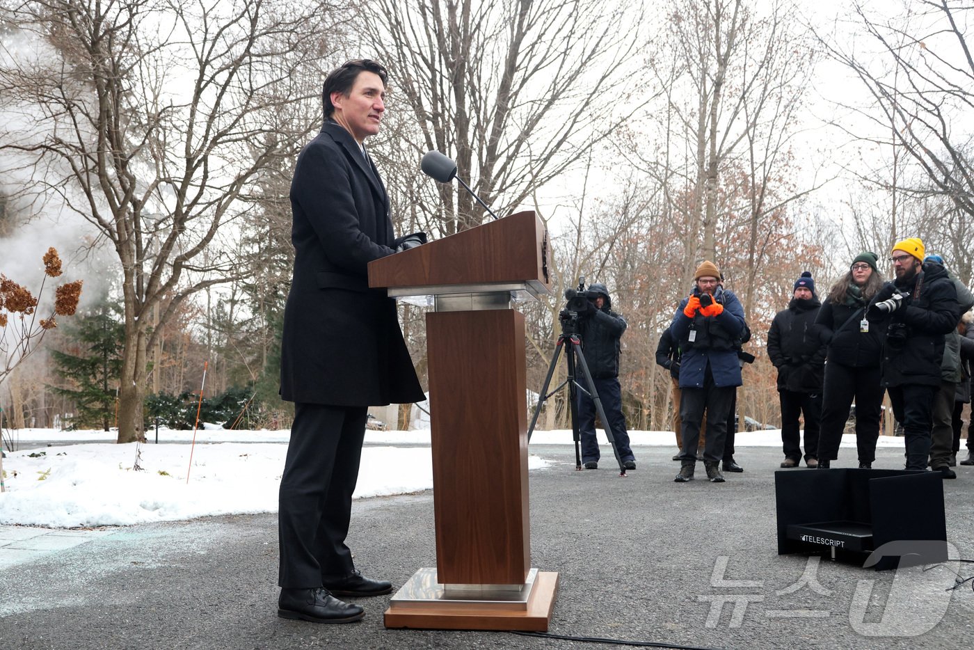 본문 이미지 - 6일(현지시간) 캐나다 온타리오주 오타와에서 쥐스탱 트뤼도 총리가 기자회견을 열고 자유당 대표직에서 물러나겠다고 발표하고 있다. 2025.01.06/ ⓒ 로이터=뉴스1 ⓒ News1 권진영 기자