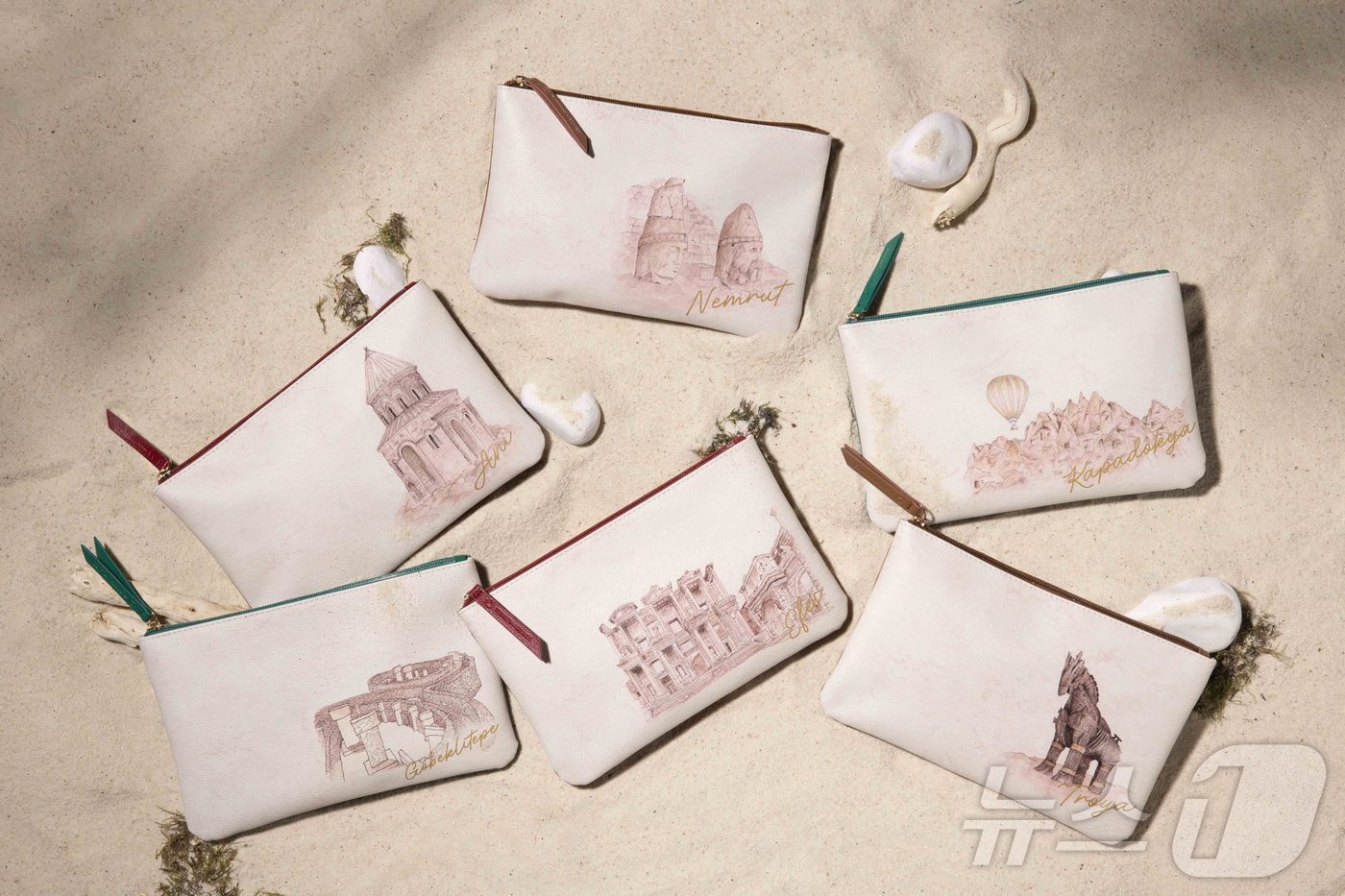 본문 이미지 - 터키항공이 튀르키예 문화유산을 테마로 제작한 '유네스코 튀르키예 시리즈' 어메니티 키트(터키항공 제공)