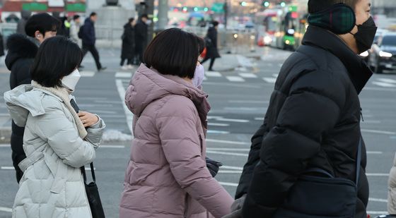 '독감에 너도나도 마스크 쓰고 출근'