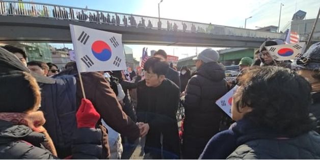 탈북의원 박충권 "불법영장 막으려 관저갔다…'계엄, 입법독재 경고' 尹말 진실이길"