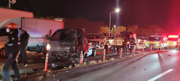 부산 사상구 강변대로서 6중 추돌사고…6명 경상