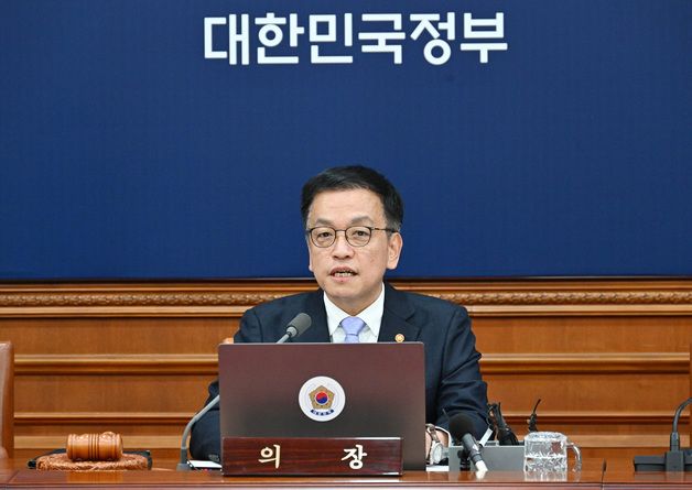 '국민·역사의 평가' 강조한 崔대행…尹체포 등 정쟁 불개입 기조