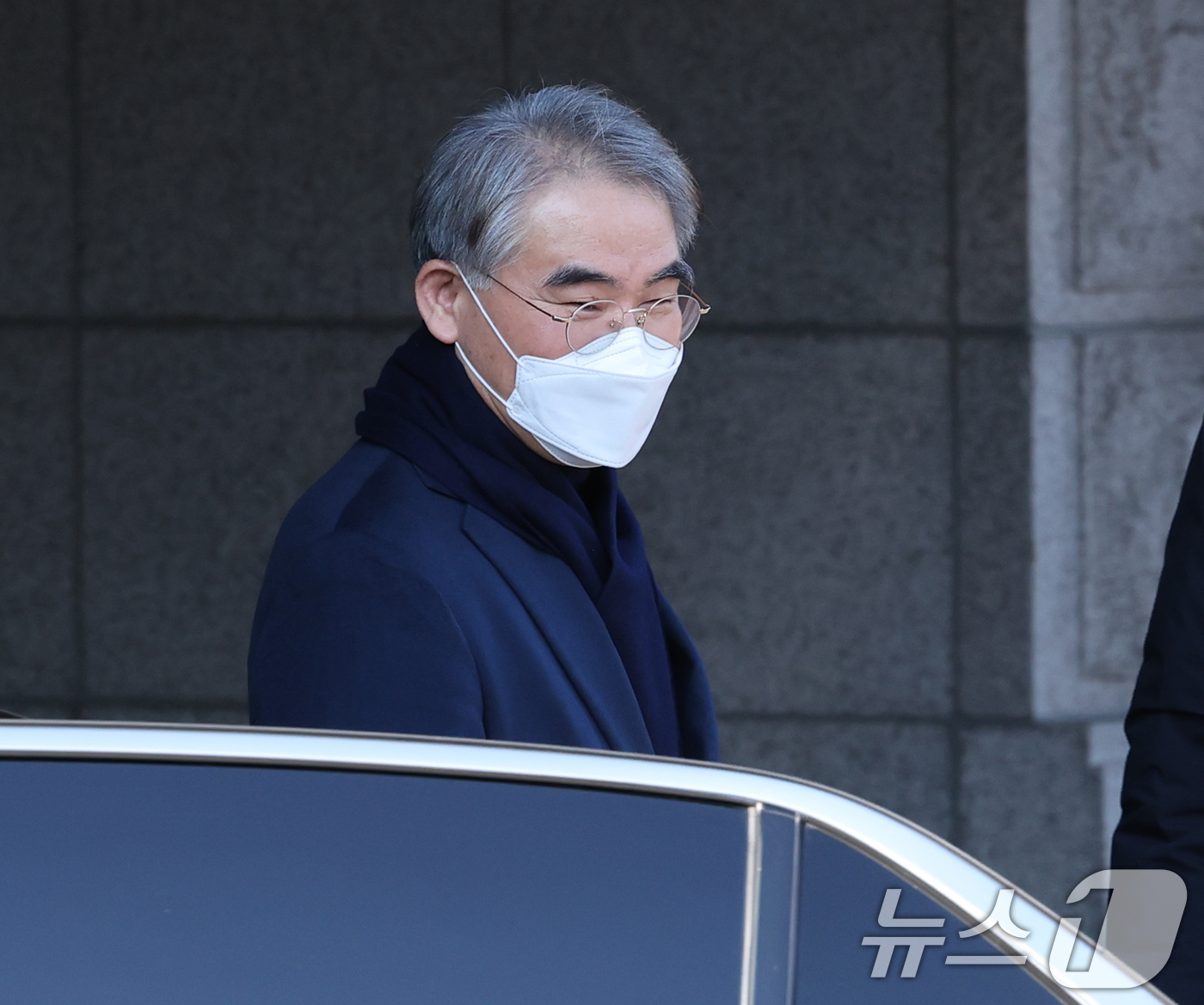 차량에 타는 조한창 헌법재판관 - 뉴스1