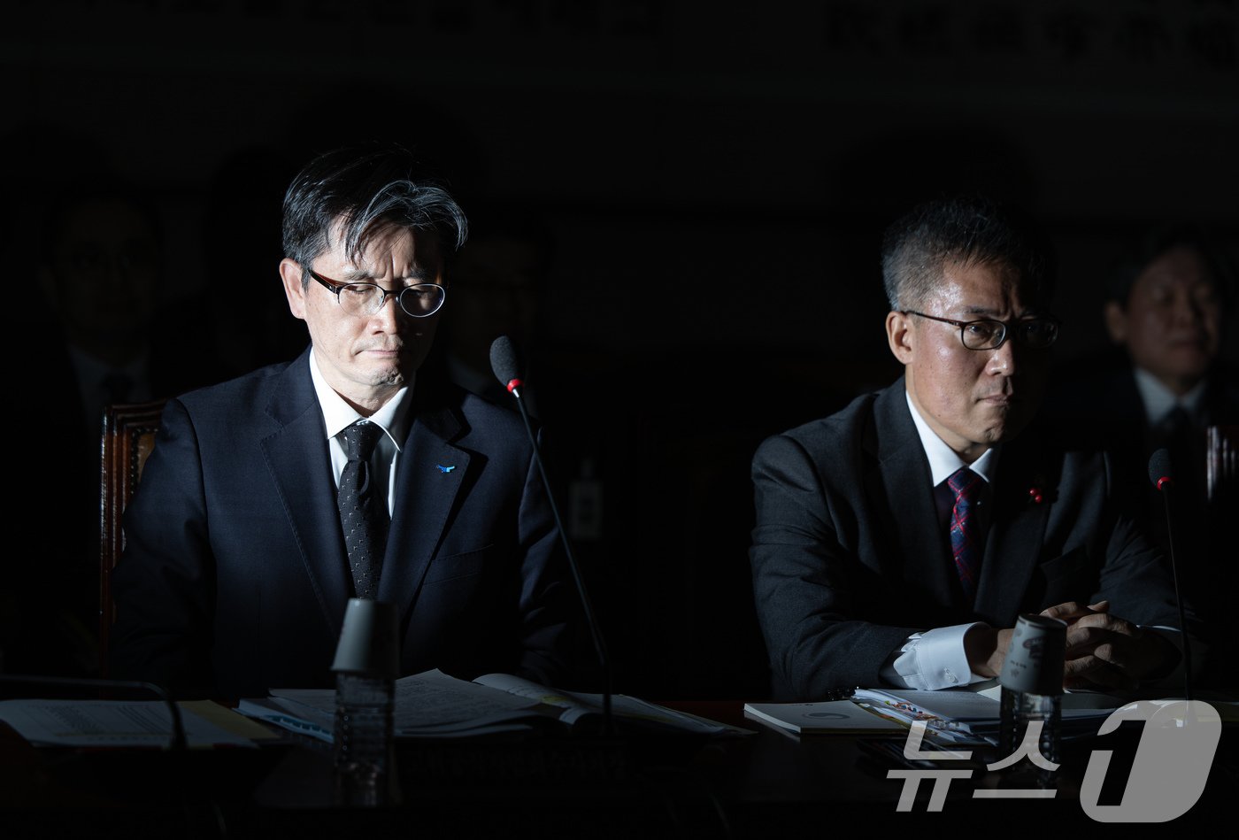 본문 이미지 - 오동운 고위공직자범죄수사처(공수처) 처장이 7일 오후 서울 여의도 국회에서 열린 제420회 국회(임시회) 법제사법위원회 제2차 전체회의에서 의원들의 질의를 듣고 있다. 2025.1.7/뉴스1 ⓒ News1 이재명 기자