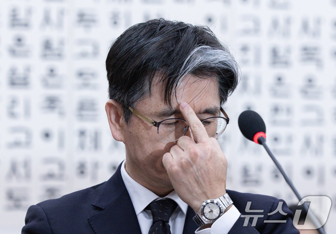 본문 이미지 - 오동운 고위공직자범죄수사처(공수처) 처장이 7일 오후 서울 여의도 국회에서 열린 제420회 국회(임시회) 법제사법위원회 제2차 전체회의에서 답변을 고심하고 있다. 2025.1.7/뉴스1 ⓒ News1 이재명 기자