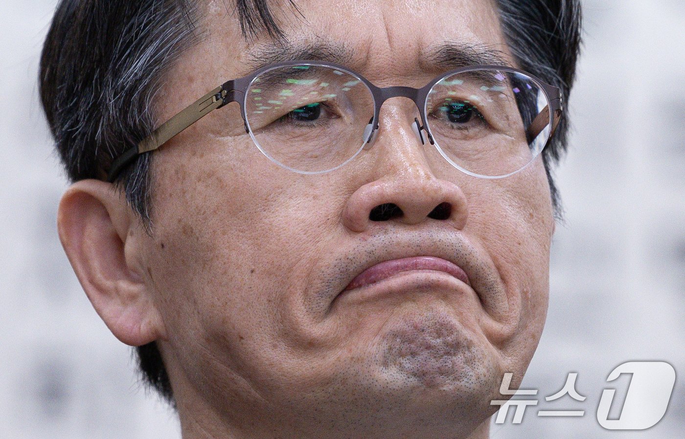 본문 이미지 - 오동운 고위공직자범죄수사처(공수처) 처장이 7일 오후 서울 여의도 국회에서 열린 제420회 국회(임시회) 법제사법위원회 제2차 전체회의에서 답변을 고심하고 있다. 2025.1.7/뉴스1 ⓒ News1 이재명 기자