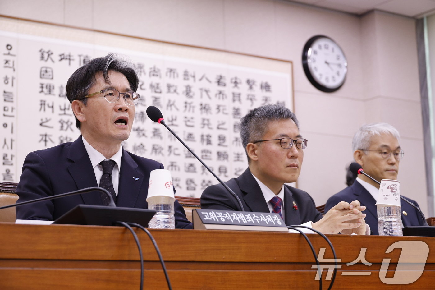 본문 이미지 - 오동운 고위공직자범죄수사처(공수처) 처장이 7일 오후 서울 여의도 국회에서 열린 제420회 국회(임시회) 법제사법위원회 제2차 전체회의에 출석해 의원 질의에 답하고 있다. 2025.1.7/뉴스1 ⓒ News1 안은나 기자