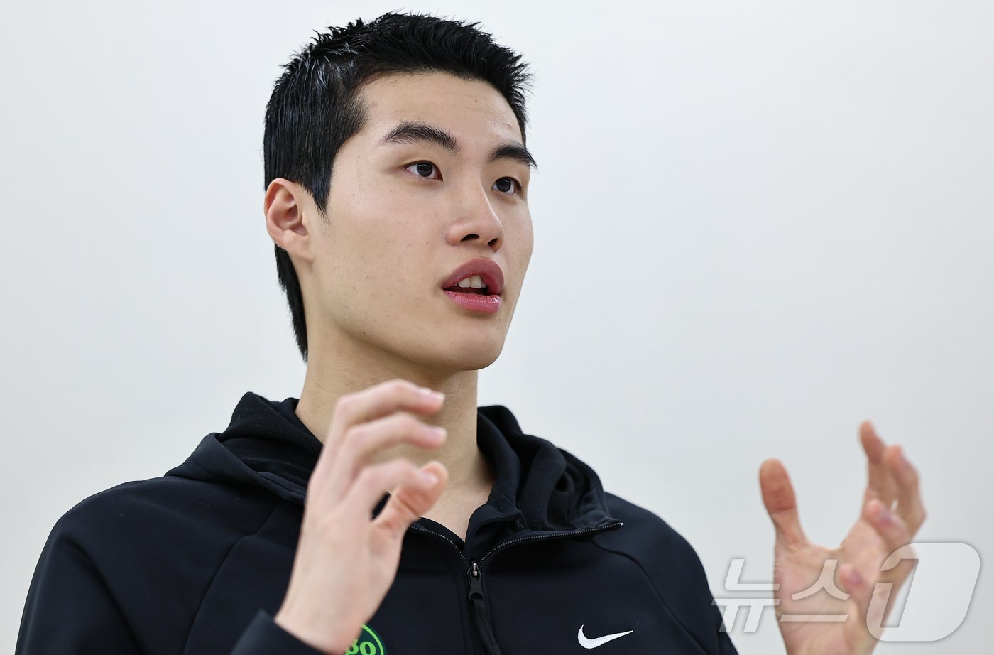 본문 이미지 - 수영 국가대표 황선우가 7일 서울 강남구 올댓스포츠에서 뉴스1과 인터뷰를 하고 있다. 2025.1.7/뉴스1 ⓒ News1 김도우 기자