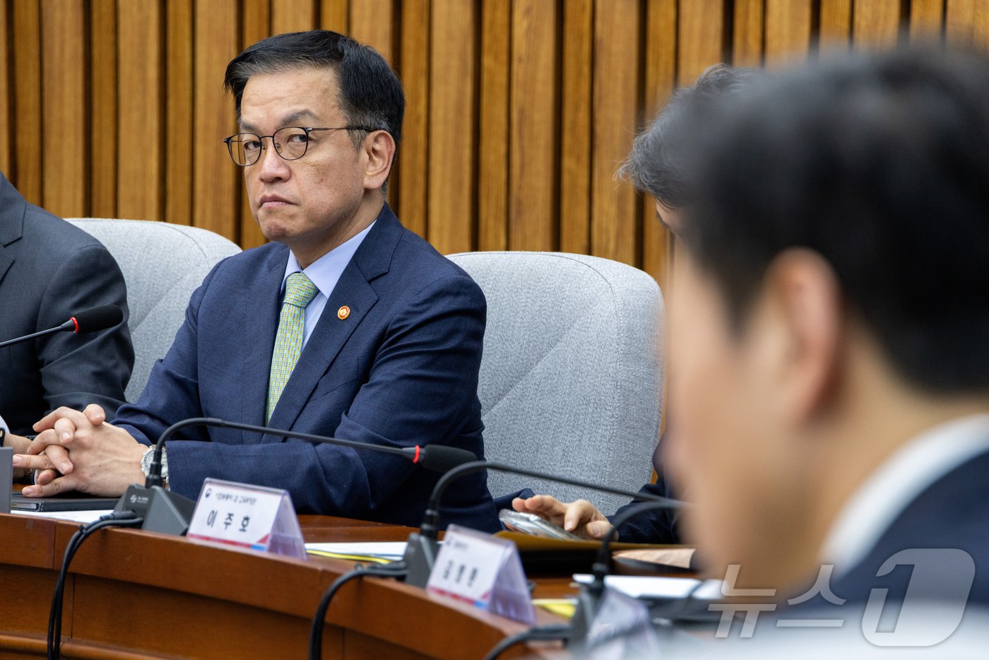 본문 이미지 - 최상목 대통령 권한대행 경제부총리 겸 기획재정부 장관이 8일 오전 서울 여의도 국회에서 열린 비상 경제 안정을 위한 고위당·정협의회에 참석해 있다. 2025.1.8/뉴스1 ⓒ News1 국회사진취재단