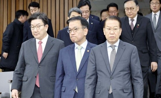 1월 27일 임시공휴일 지정…당정 "트럼프 시대 총력 대응 합심"