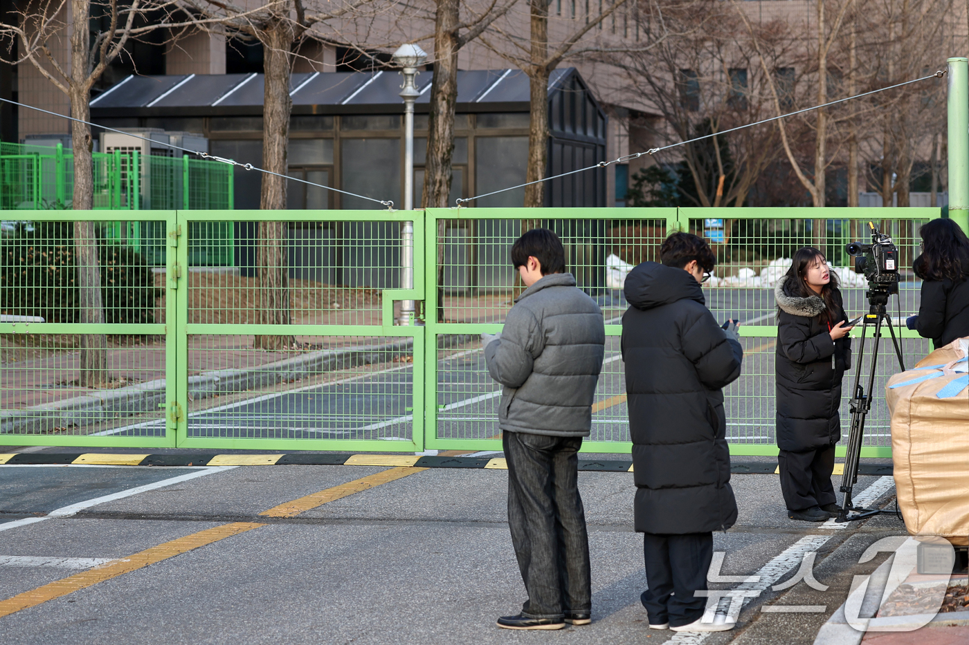 (과천=뉴스1) 민경석 기자 = 고위공직자범죄수사처(공수처)가 윤석열 대통령에 대한 체포영장을 다시 발부 받으면서 2차 영장 집행 시기에 관심이 높아지고 있는 8일 오전 경기 과천 …