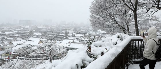 '눈 덮인 전주 한옥마을' 찰칵