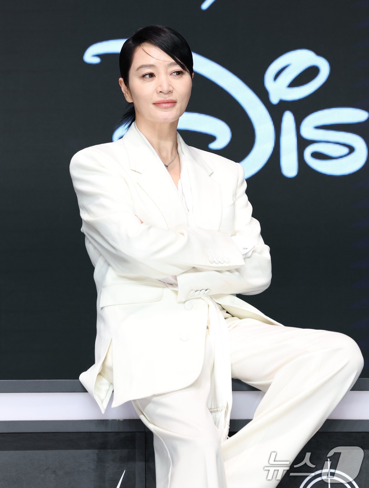 본문 이미지 - 배우 김혜수가 8일 서울 영등포구 콘래드호텔에서 열린 디즈니+(플러스) 새 오리지널 시리즈 '트리거’ 제작발표회에 참석해 매력을 발산하고 있다. ⓒ News1 권현진 기자