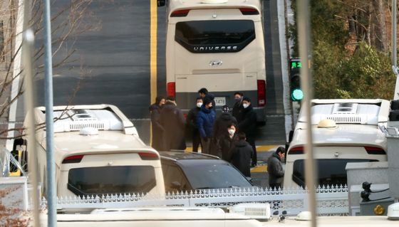 대통령실, 최 대행에 尹 경호 보강 요청…"엄중함 전달"