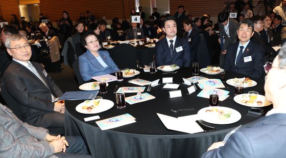 교육계 선년교례회 참석한 이주호 부총리와 정근식 교육감