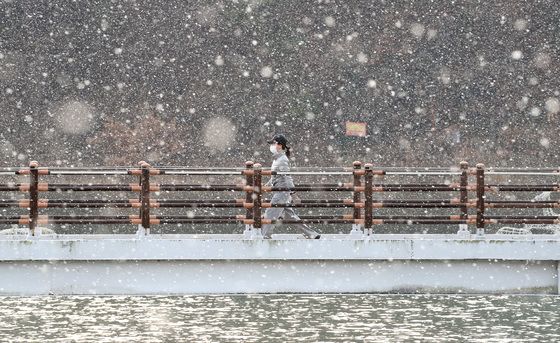 [오늘의 날씨]대구·경북(9일,목)…한파 속 1~5㎝ 눈, 낮에도 영하권