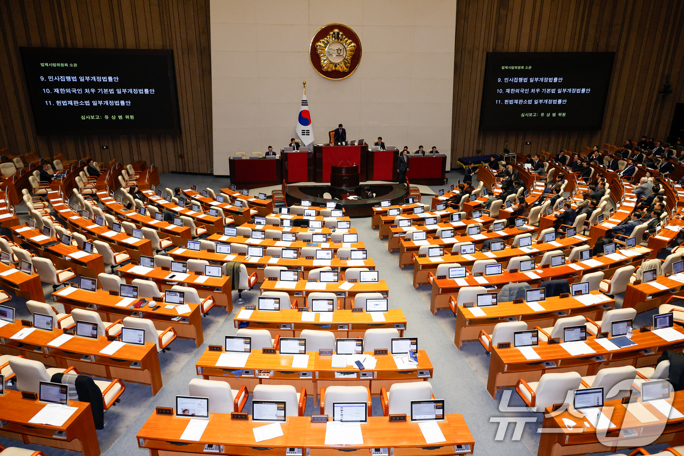 (서울=뉴스1) 안은나 기자 = 8일 오후 서울 여의도 국회에서 열린 제420회국회(임시회) 제4차 본회의에서 쌍특검법(내란·김건희 여사 특검법), 농업4법(양곡관리법·농수산물가격 …