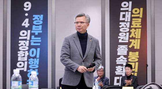 의협 새 회장에 '강경파' 김택우