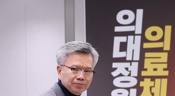 의협 새 회장에 '강경파' 김택우