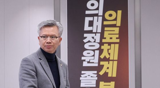 새 의협회장에 김택우 당선…'과반' 지지율 얻어