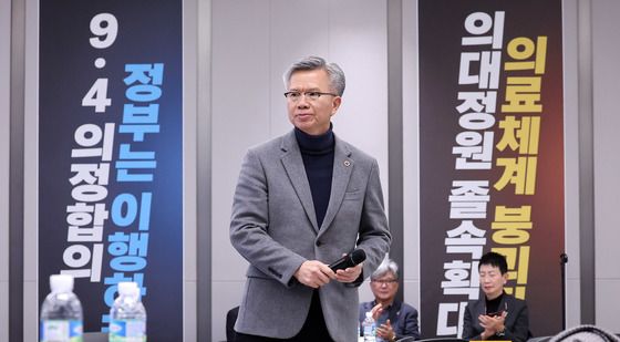 의협 새 회장에 '강경파' 김택우