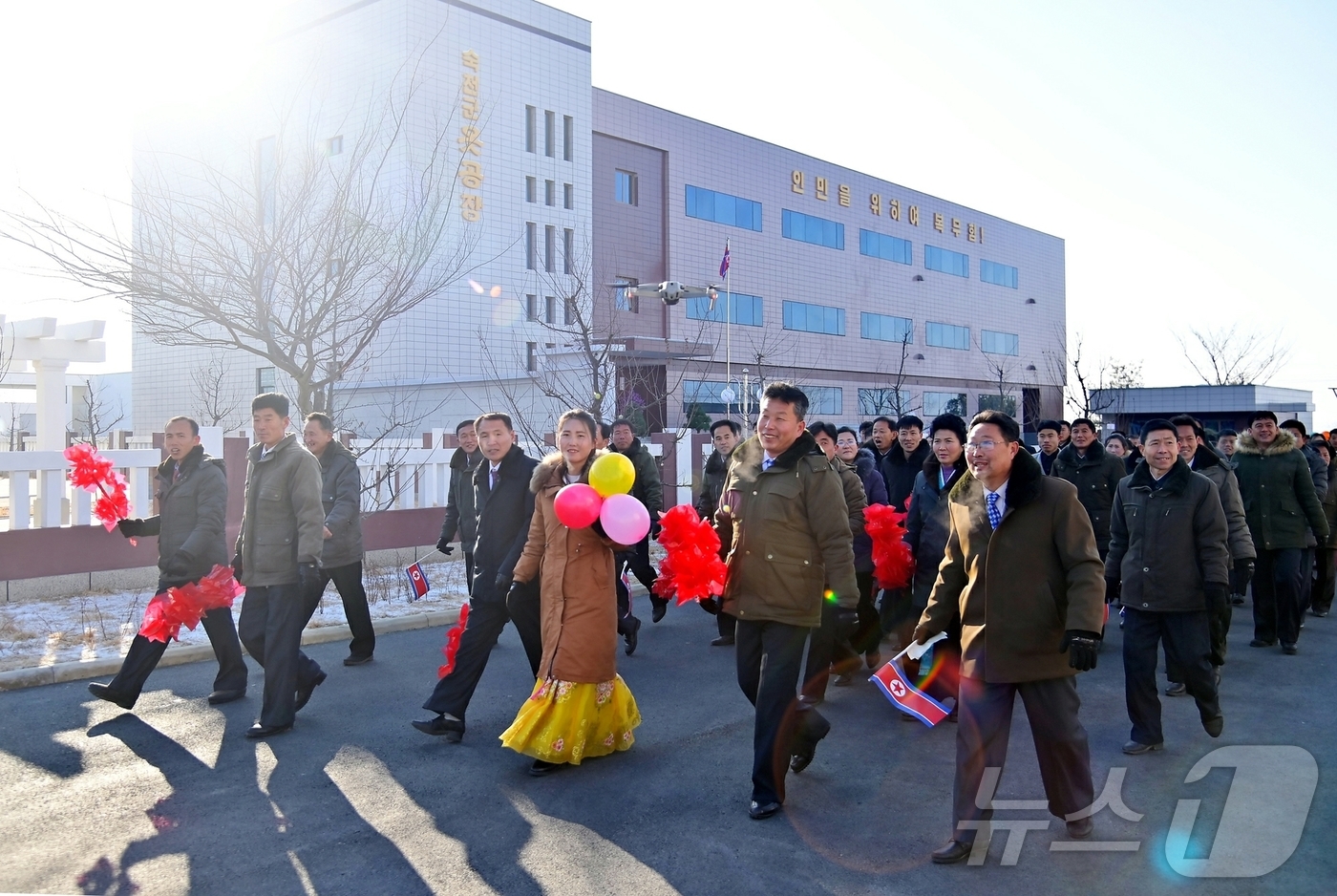 (평양 노동신문=뉴스1) = 북한 노동당 기관지 노동신문은 9일 "숙천군 지방공업공장 준공식이 8일에 진행되었다"며 "(지방공업공장은) 지역경제발전을 든든히 받침할 귀중한 재부"라 …