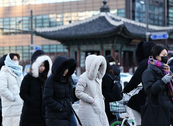 설악산 –24.5도·덕유산엔 22.6㎝ 눈…한파·폭설에 전국 '꽁꽁'(종합)