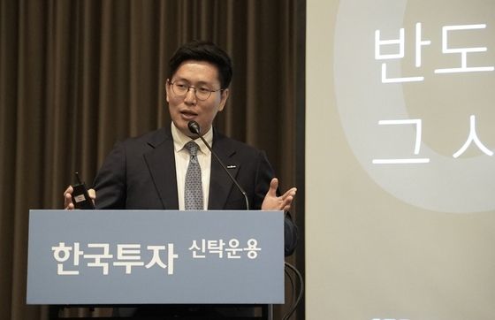 "새해도 ETF 인력 쟁탈전"…한투신탁 김승현, 하나운용 총괄헤드로 이동