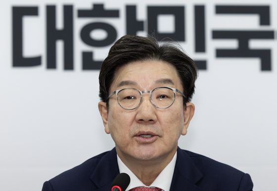 고민정 "사람 정말 안 변한다…권성동, 삼류 조폭만도 못한 행위"