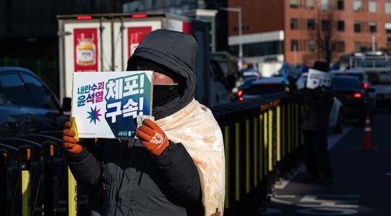 '담요 두르고'