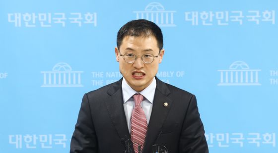 탈당 권유 관련 질의 답변하는 김상욱 의원