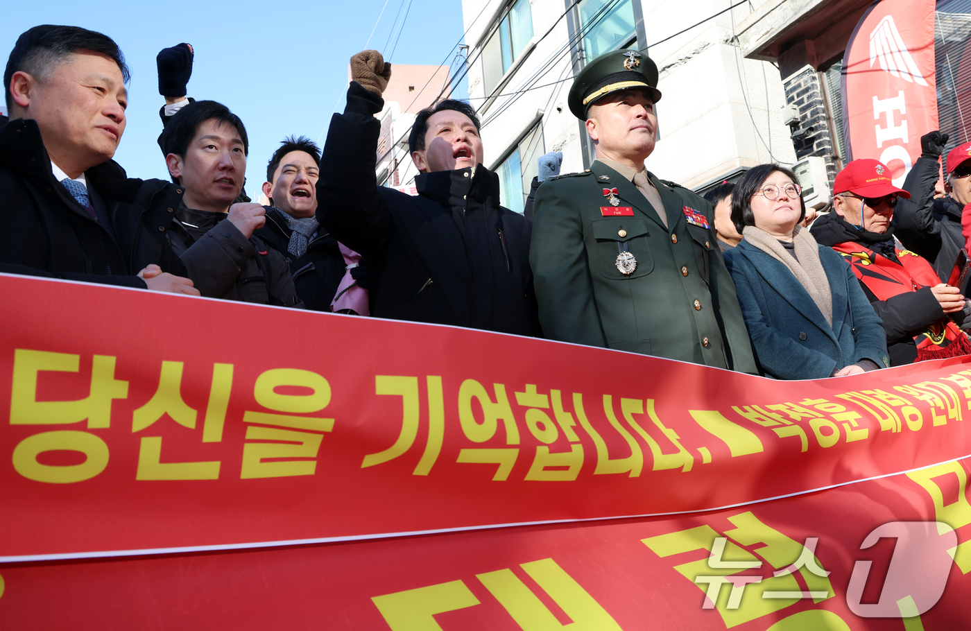 (서울=뉴스1) 김명섭 기자 = 채 상병 순직 사건과 관련해 항명 및 상관명예훼손 혐의로 기소된 박정훈 전 해병대 수사단장(대령)이 9일 오전 서울 용산구   중앙지역군사법원에서 …