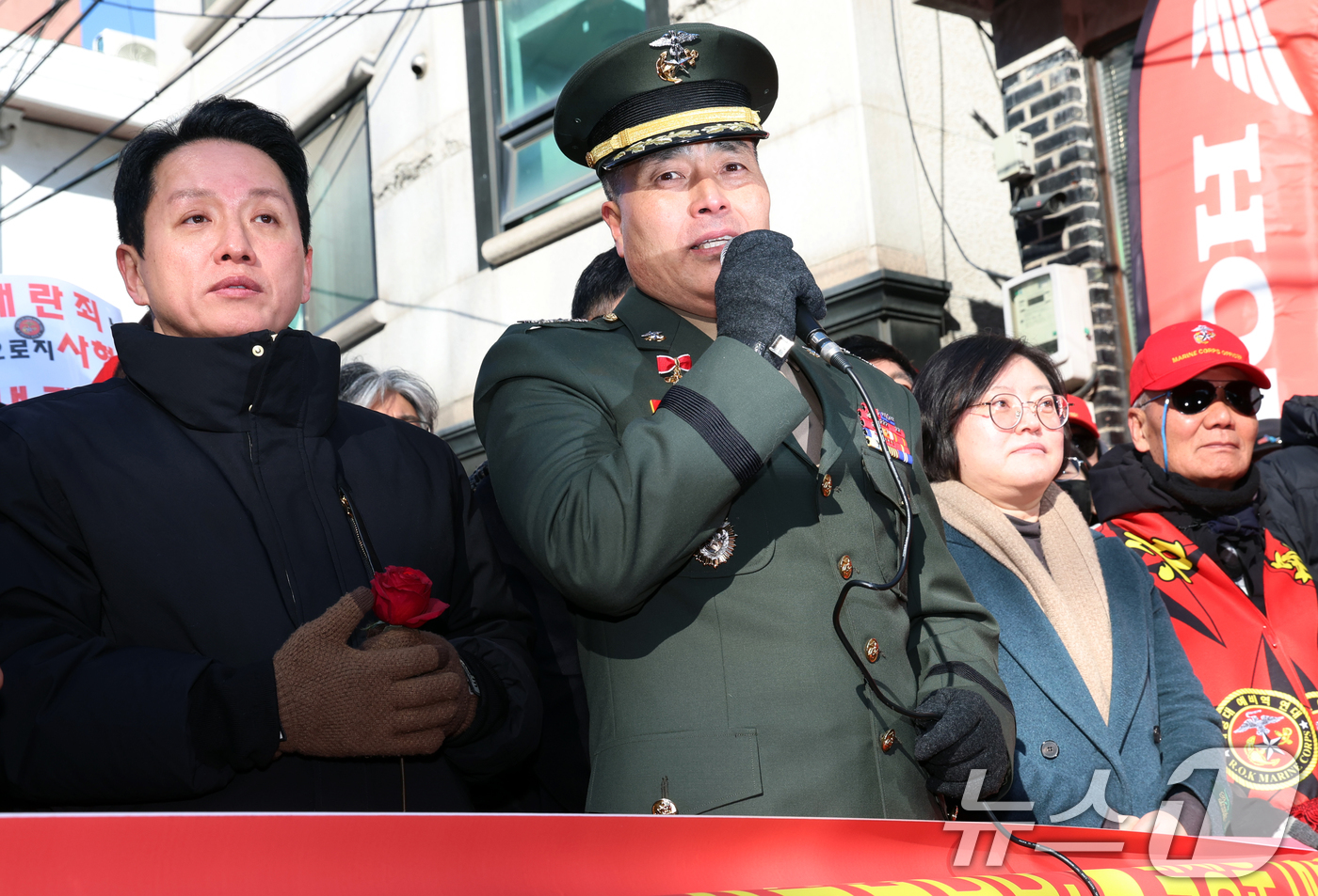 (서울=뉴스1) 김명섭 기자 = 채 상병 순직 사건과 관련해 항명 및 상관명예훼손 혐의로 기소된 박정훈 전 해병대 수사단장(대령)이 9일 오전 서울 용산구   중앙지역군사법원에서 …