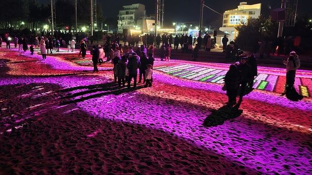 '빛의 바다, Sokcho'…미디어아트로 빛나는 속초해변의 밤