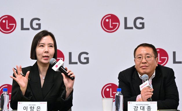 LG전자 "이동형 AI홈 로봇 연말 출시…中 발전속도 대단"[CES 현장]