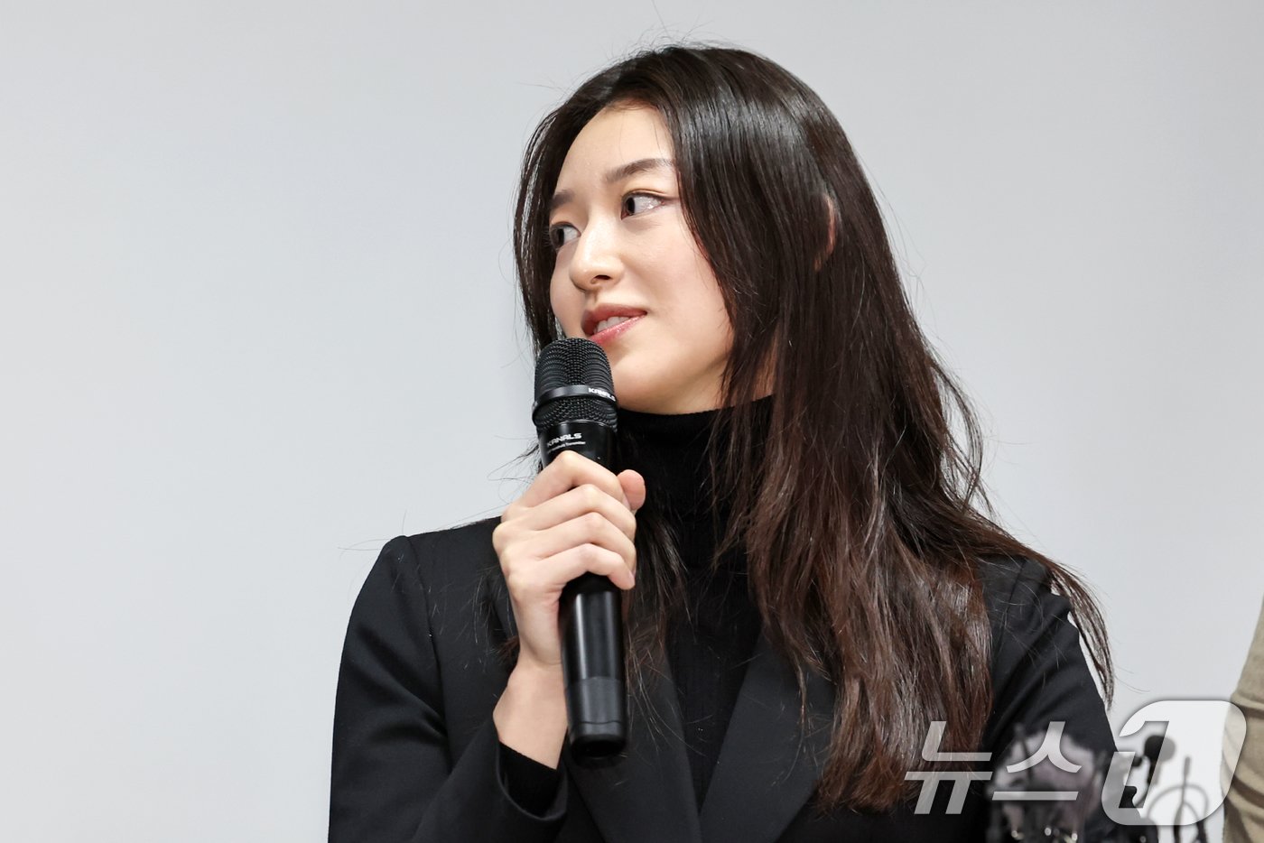 본문 이미지 - JMS&#40;기독교복음선교회&#41; 피해자 메이플 씨가 9일 오후 서울 강남구 한국컨퍼런스센터에서 JMS 교주 정명석에 대한 대법원 선고&#40;징역 17년&#41;가 확정된 뒤 기자회견을 열고 소감을 밝히고 있다. 2025.1.9/뉴스1 ⓒ News1 민경석 기자