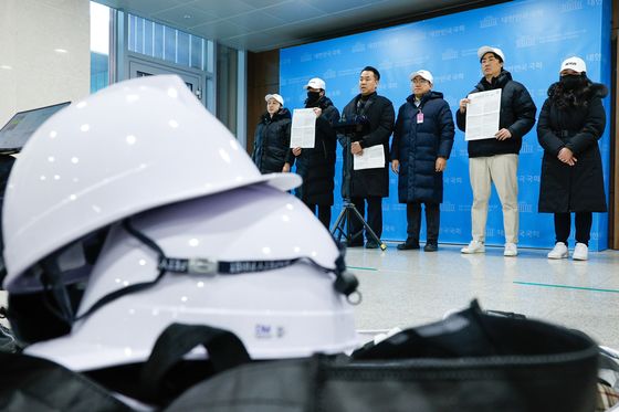 경찰, '尹 관저 사수집회' 주도한 백골단 단장 불송치 처분