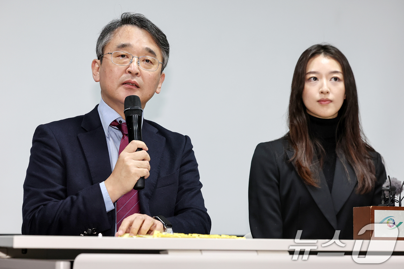 (서울=뉴스1) 민경석 기자 = '반 JMS 활동가' 김도형 단국대학교 교수가 9일 오후 서울 강남구 한국컨퍼런스센터에서 JMS 교주 정명석에 대한 대법원 선고(징역 17년)가 확 …