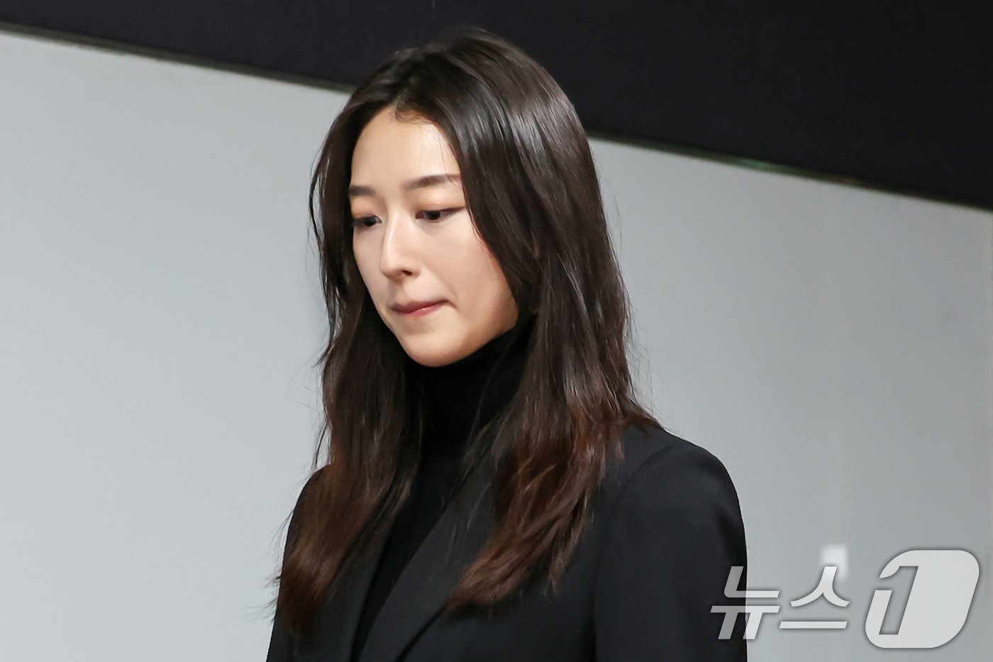 본문 이미지 - JMS&#40;기독교복음선교회&#41; 피해자 메이플 씨가 9일 오후 서울 강남구 한국컨퍼런스센터에서 JMS 교주 정명석에 대한 대법원 선고&#40;징역 17년&#41;가 확정된 뒤 열린 기자회견에 참석하고 있다. 2025.1.9/뉴스1 ⓒ News1 민경석 기자