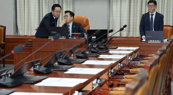 여당 불참한 국회 운영위