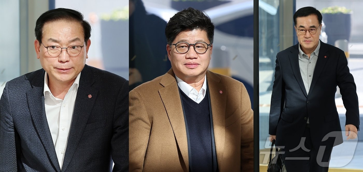본문 이미지 - (왼쪽부터) 홍성현 대홍기획 대표이사, 강병구 롯데글로벌로지스 대표이사, 정기호 롯데상사 대표이사가 9일 오후 서울 송파구 롯데월드타워에서 열리는 2025 상반기 롯데 VCM(Value Creation Meeting, 사장단회의)에 참석하고 있다. 2025.1.9/뉴스1  