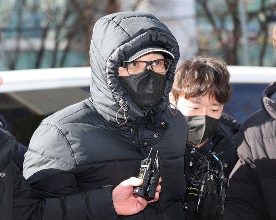 檢, 건진법사가 김건희측에 보낸 '尹취임식 초청 명단' 문자 확보