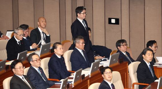 굳은 표정으로 발언대 향하는 오동운 공수처장